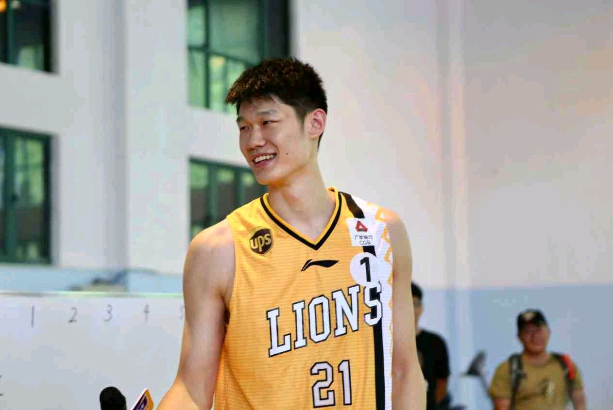 步行者横扫青岛队,胡金秋刷新纪录 步行者横扫青岛队,胡金秋刷新纪录