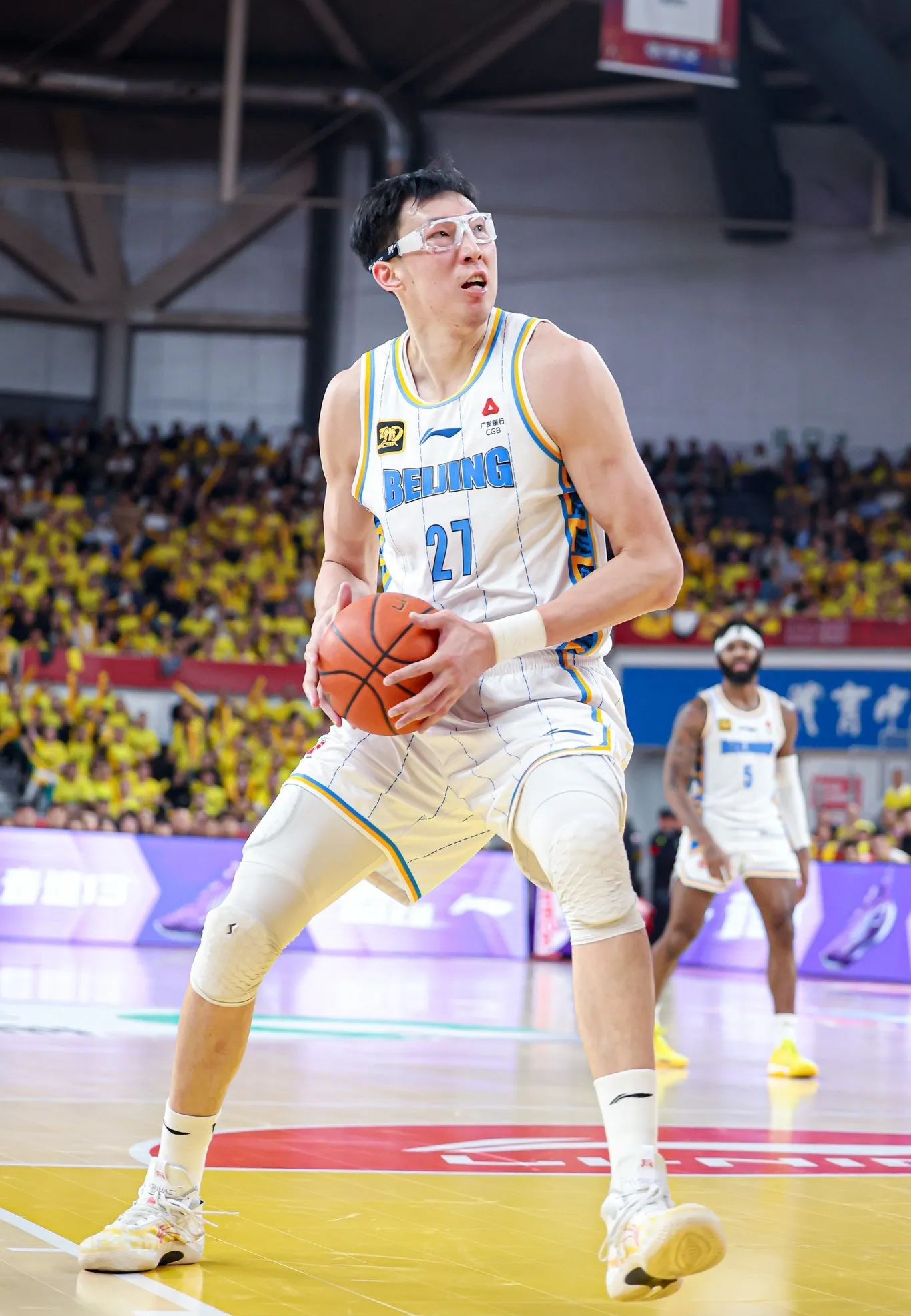 步行者横扫青岛队,胡金秋刷新纪录 步行者横扫青岛队,胡金秋刷新纪录