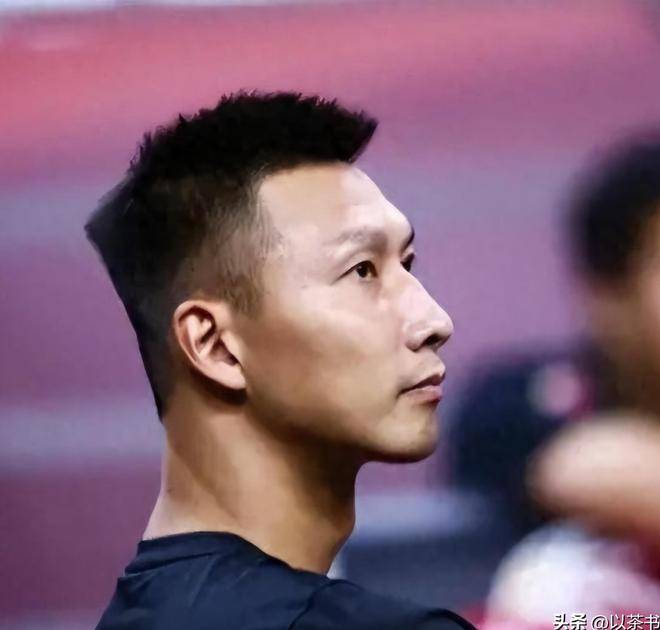 步行者碾压北京队,易建联点燃赛场 步行者碾压北京队,易建联点燃赛场