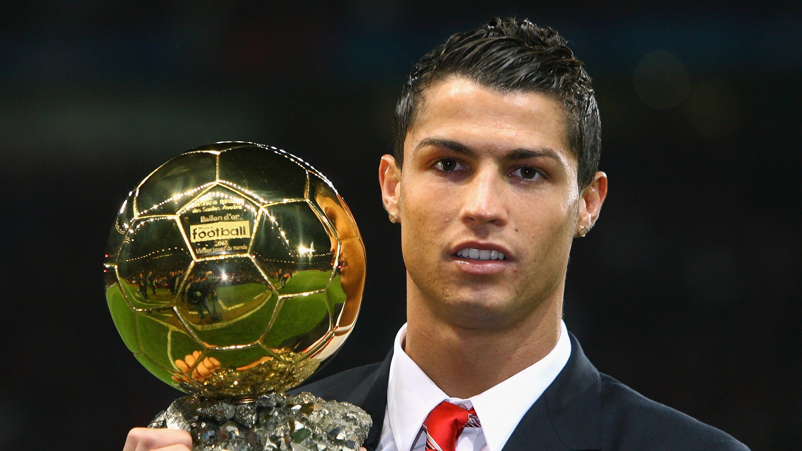 冰山与火山之间，马丁内利在瑞士鏂战墨西哥的年度焦点战中接管比赛